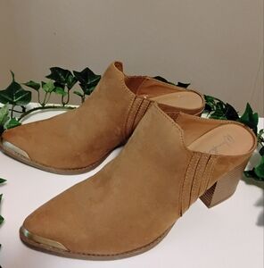 Womens Wonderby Tan Suede Slip On Mule Boot with Sleek Design